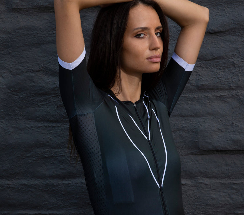 LOVELY BLACK AERO JERSEY