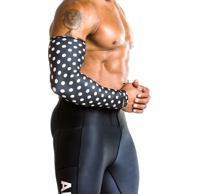 "Enter Black Dots” SLEEVE